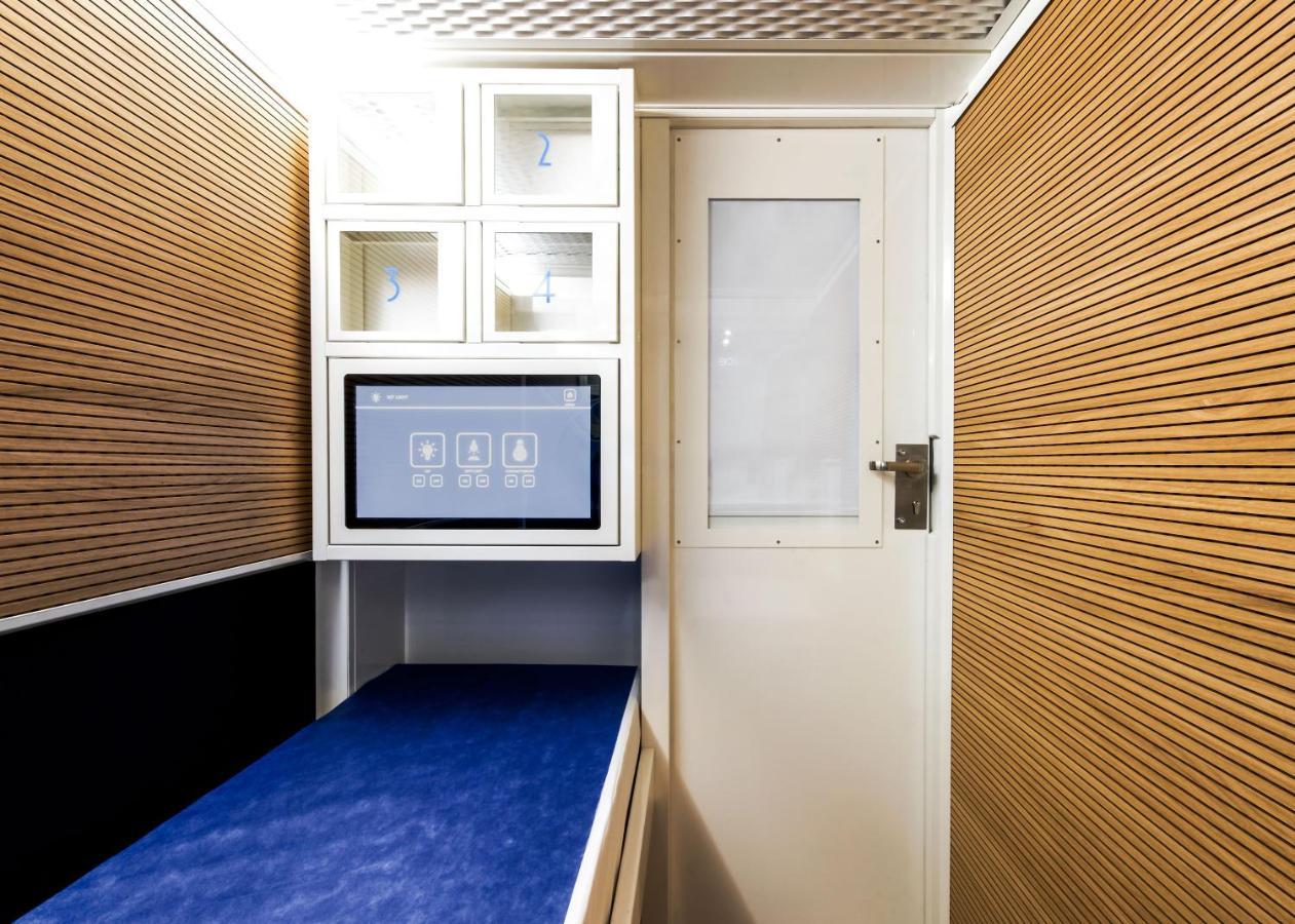 Resting Pods - Zzzleepandgo Modlin Airport Wmi