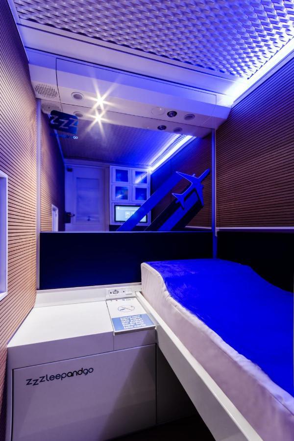 Capsule hotel Resting Pods - Zzzleepandgo Modlin Airport Wmi